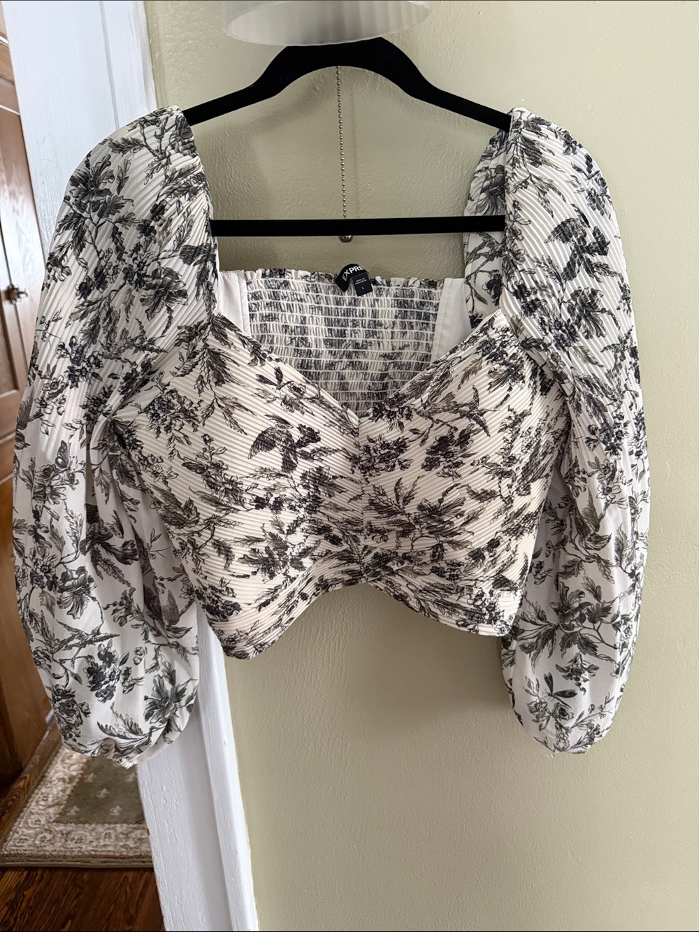 Ivory and green Floral Puff-Sleeve Cropped Top